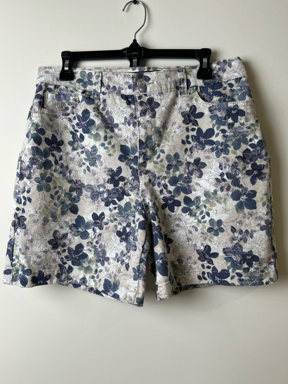 Gloria Vanderbilt, Amanda Printed Cotton Shorts in Navy & Green size 12